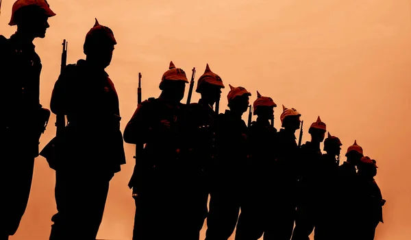 Silhouettes German Military Soldiers Officers Weapons Sunset — Stock Photo, Image