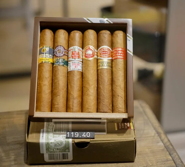 Habana Cuba March 2019 Cigars Box Showcase Коробка Открытых Кубинских — стоковое фото