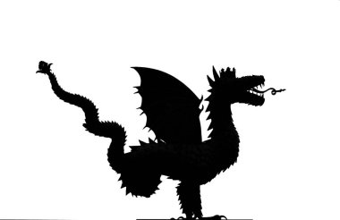 Gökyüzü arka planında ejderha silueti. Kazan, Rusya.