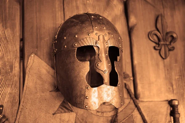 Roman Helmet Wooden Wall Background — Stock Photo, Image