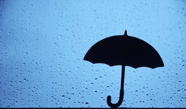 Fenster Mit Regentropfen Zeichen Symbol Des Regenschirms Regenwetter — Stockfoto