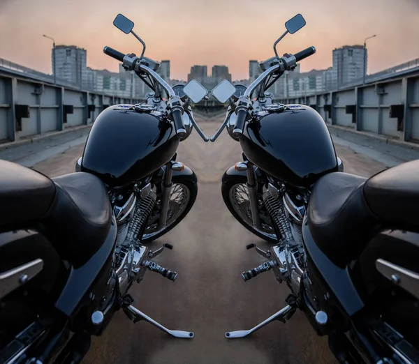 Motorbiciklik Naplemente Város Háttérben Motorosok Utcán Vashíd — Stock Fotó