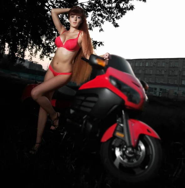 Moscow Rússia Junho 2015 Mulher Sexy Vestindo Lingerie Perto Motocicleta — Fotografia de Stock