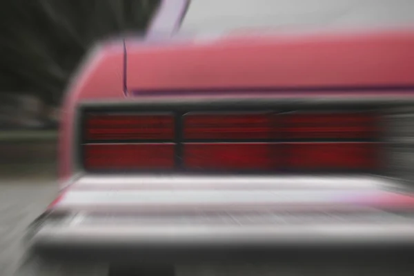 Θολή Εικόνα Του Φωτός Φρένων Ενός Κόκκινου Ροζ Αυτοκίνητο Αντίκα — Φωτογραφία Αρχείου