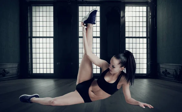 Junge Attraktive Asiatische Sportlerin Die Yoga Oder Fitness Praktiziert Bootsübung — Stockfoto