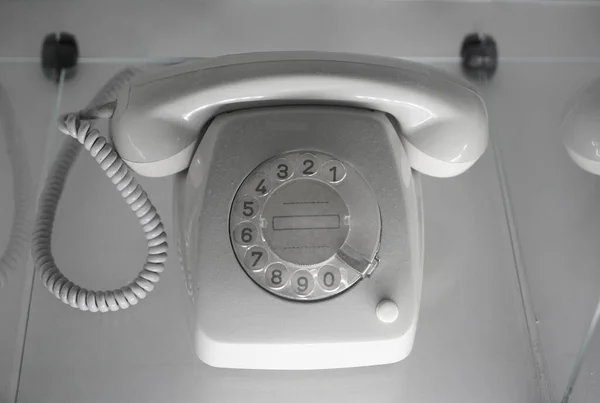 Telefone Cinza Vintage Com Mostrador Rotativo Isolado Fundo Branco — Fotografia de Stock