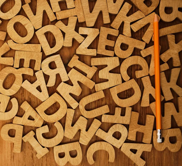 Fundo Diferentes Letras Madeira Lápis Amarelo Encontra Acima Fundo Das — Fotografia de Stock