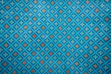 Ulugh Beg Madrasah 'ın köşesindeki majolica ve simetrik seramik fayansların detaylı görüntüsü. Registan Meydanı 'nda. Cyan ve mavinin tonlarında seramik. Farsça doku.