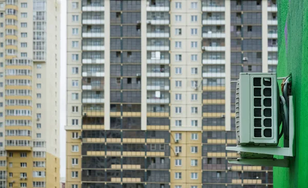 Unidade Condicionado Livre Velho Fachada Casa Vista Lateral — Fotografia de Stock