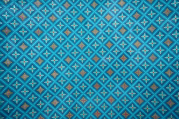 Ulugh Beg Madrasah 'ın köşesindeki majolica ve simetrik seramik fayansların detaylı görüntüsü. Registan Meydanı 'nda. Cyan ve mavinin tonlarında seramik. Farsça doku.