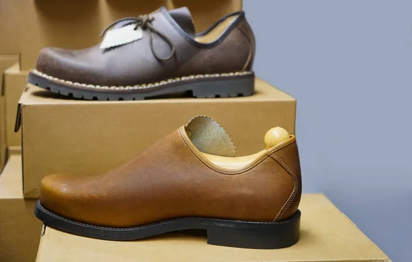 Nueva Hermosa Moda Zapatos Marrones Por Encima Las Cajas Tienda — Foto de Stock