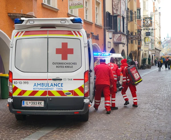 Innsbruck Áustria Dezembro 2019 Austrian Rotes Kreuz Car Cruz Vermelha — Fotografia de Stock
