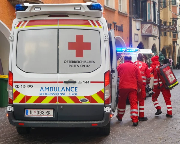 Innsbruck Áustria Dezembro 2019 Austrian Rotes Kreuz Car Cruz Vermelha — Fotografia de Stock