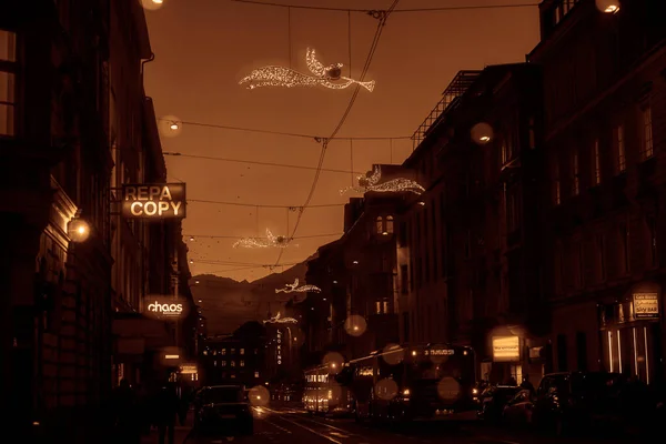 Innsbruck Αυστρια Δεκεμβριου 2019 Νυχτερινή Οδός Στο Κέντρο Του Ίνσμπρουκ — Φωτογραφία Αρχείου