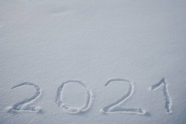  Karda yazılı yeni yıl 2021.