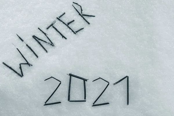 2021 Letras Texto Hechas Palos Sobre Una Superficie Plana Nieve —  Fotos de Stock