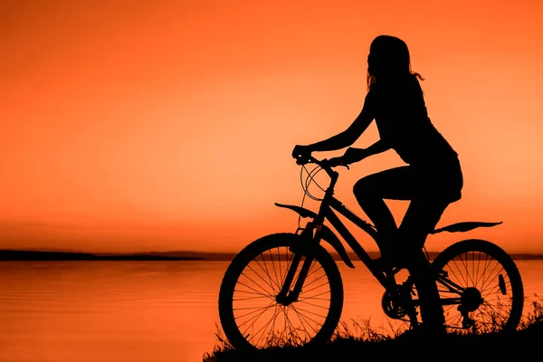 Silhouette Woman Ride Bicycle Sunset Sea Background — Stock Photo, Image