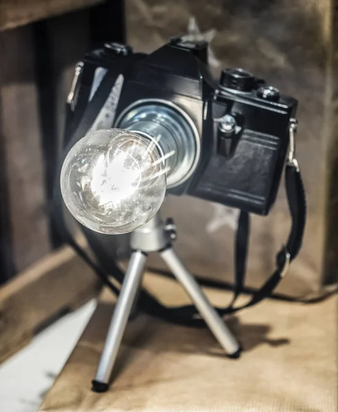 Kamera Med Elektrisk Glödlampa Inskruvad Stället För Lins — Stockfoto
