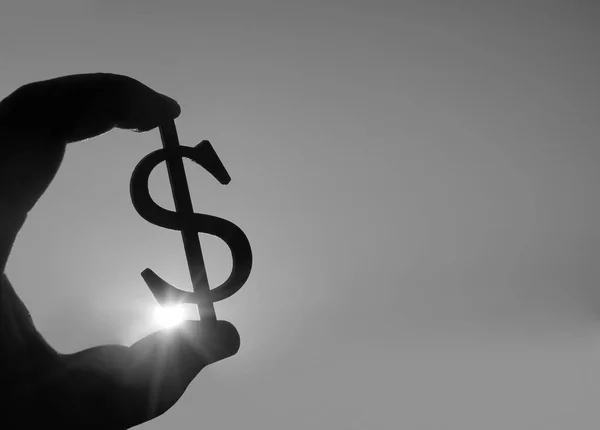 Ruka Držet Siluetu Dolaru Znamení Symbol Amerických Peněz Proti Slunečním — Stock fotografie