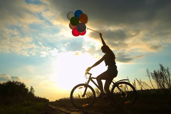 Chica Joven Vestido Sexy Montar Bicicleta Volar Globos Aire —  Fotos de Stock