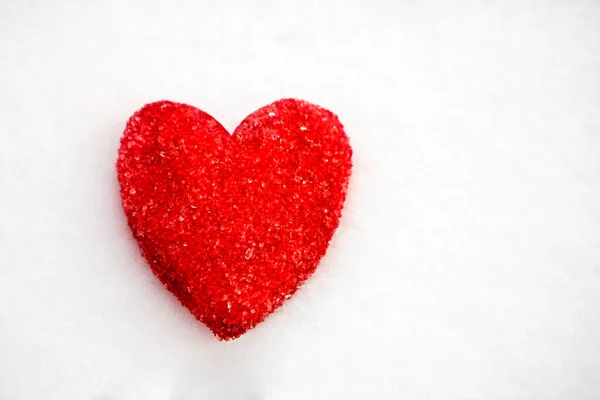 Corazón Rojo Yace Nieve Espacio Copia Vacío Febrero Feliz Día —  Fotos de Stock