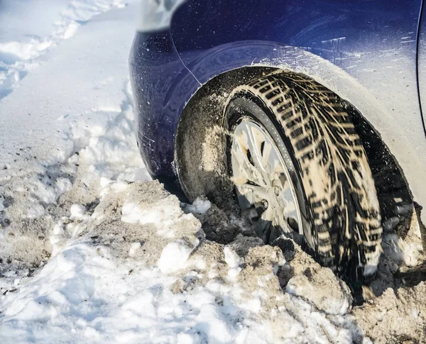 Une Roue Voiture Glisse Dans Une Dérive Neige Image Rapprochée — Photo