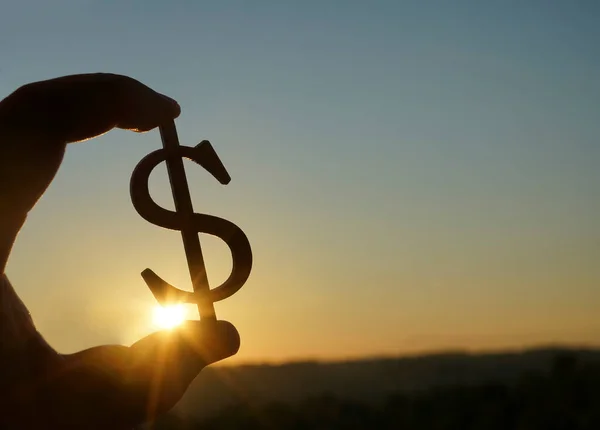 Рука Тримає Силует Доларового Знака Символ Американських Грошей Проти Сонячних — стокове фото