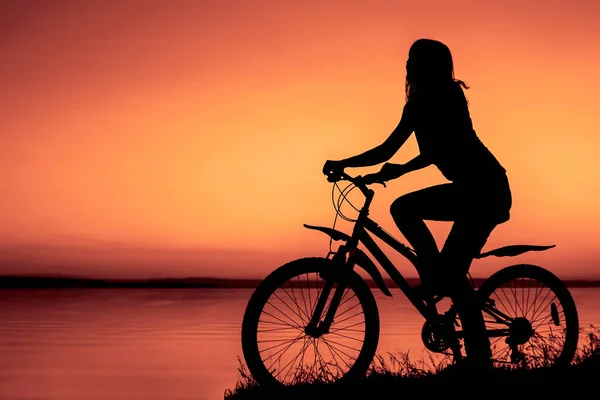 Silhouette Woman Ride Bicycle Sunset Sea Background — Stock Photo, Image