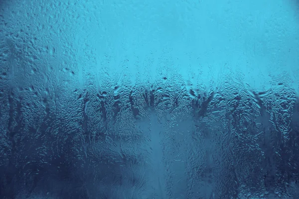 Modelos Vidro Desenhos Gelados Inverno Uma Janela Fundo Azul Desenhos — Fotografia de Stock