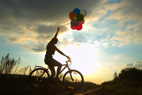 Chica Joven Vestido Sexy Montar Bicicleta Volar Globos Aire —  Fotos de Stock