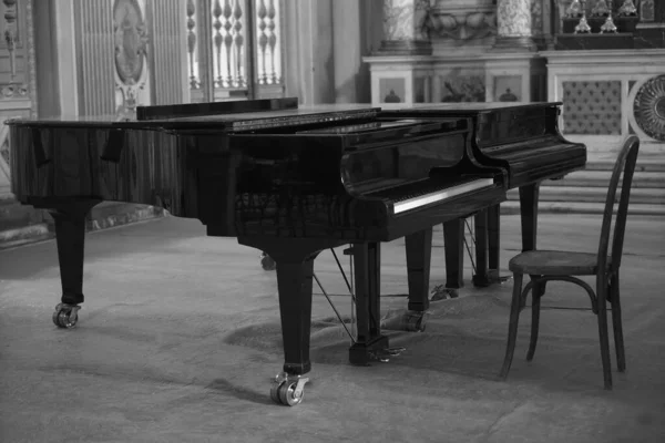 Piano Queue Intérieur Noir Blanc — Photo