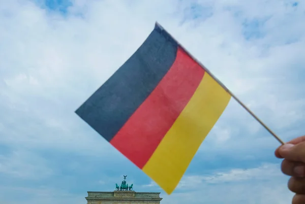 Puerta Brandeburgo Con Bandera Alemana Berlín Alemania — Foto de Stock