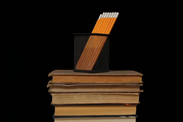 Gele Potloden Met Gummetjes Stapel Boeken — Stockfoto