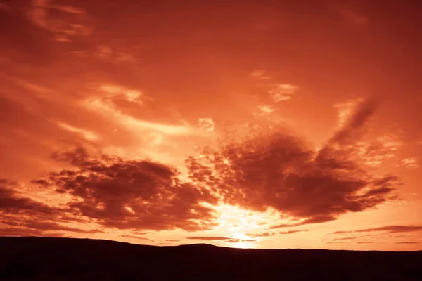 Vacker Solnedgång Med Röd Himmel Horisontalinje Landskap Färgglada Solnedgång Himmel — Stockfoto