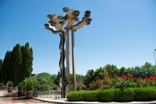 Brunnen auf dem Gelände des Sanatoriums — Stockfoto