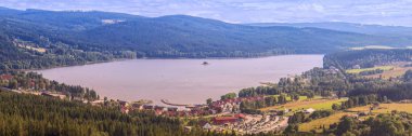 Güney Bohemya'daki Lipno Gölü Panoraması, Prag'ın 200 km güneyinde,