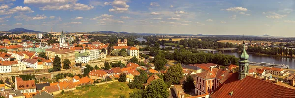 Geniş panoramik Litomerice, tarihi şehir Prag 'ın kuzeyinde,