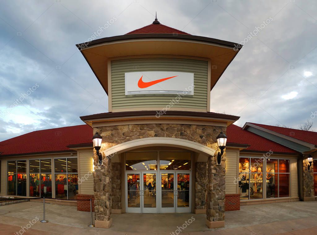 Tiendas hot sale nike ropa