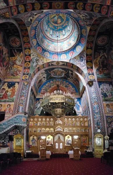 康斯坦察 罗马尼亚 2018年5月23日 圣洁天使的教会的内部迈克尔并且加布里埃尔 这幅壁画是由画家 Ioanid 教授在1951 1961 之间制作的 — 图库照片