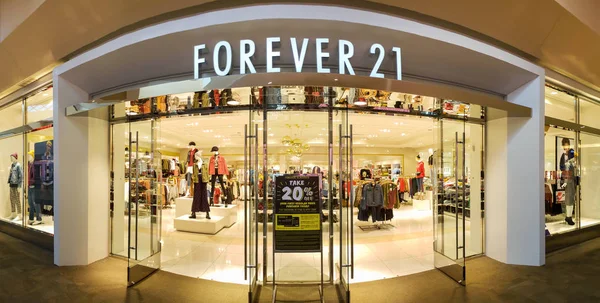 Panorámás kilátás nyílik a Forever 21 store front — Stock Fotó