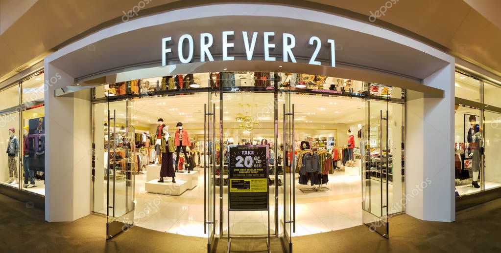 ROCKAWAY, NEW JERSEY - SEPTEMBER 13, 2018: Panoramic view of a Foerver 21 store front. Forever 21 is an American fast fashion retailer known for its trendy offerings and low pricing.