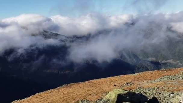 Автомобиль, спускающийся с горы Вашингтон, Северная Каролина — стоковое видео