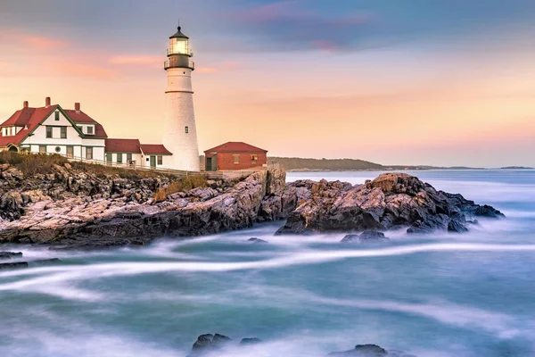 Portland Head lumina la amurg, în Maine — Fotografie, imagine de stoc