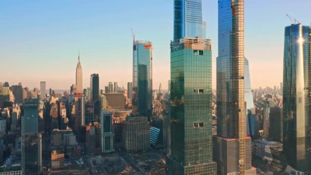 Antenn drönare footage av New Yorks skyline — Stockvideo