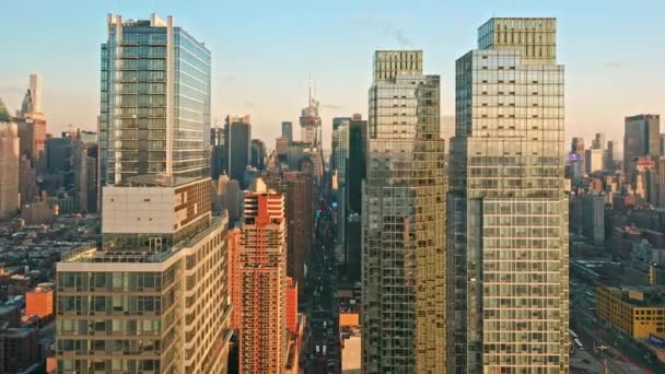 Antenn drönare footage av New Yorks skyline — Stockvideo