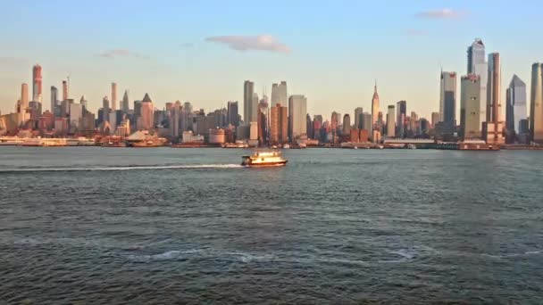 Antenn drönare footage av New Yorks skyline — Stockvideo