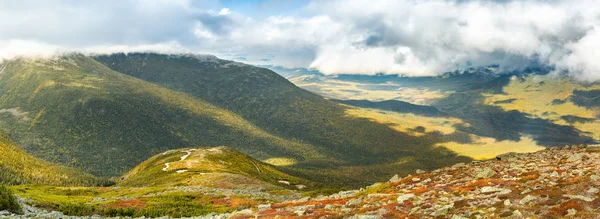 Mt Медісон і Mt Адамс розглянений з дороги Гора Вашингтон — стокове фото