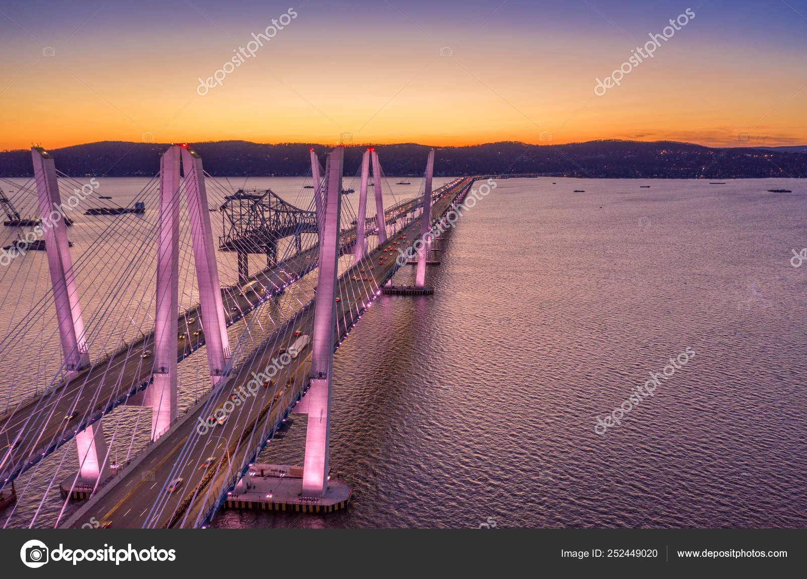 Aerial view of the New Tappan Zee Bridge — Stock Photo © mandritoiu 252449020