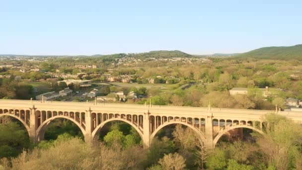 Drone shot of Allentown, Pennsylvania bridge and skyline — Stock Video