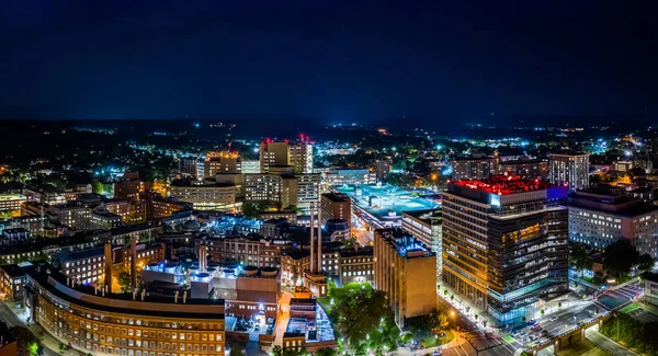 Lucht panorama van New Haven, Connecticut bij nacht — Stockfoto